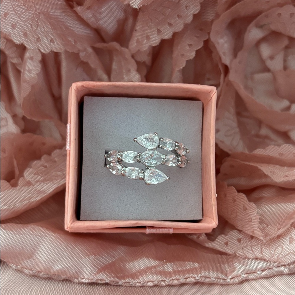 Elegant Silver Crystal Women's Ring